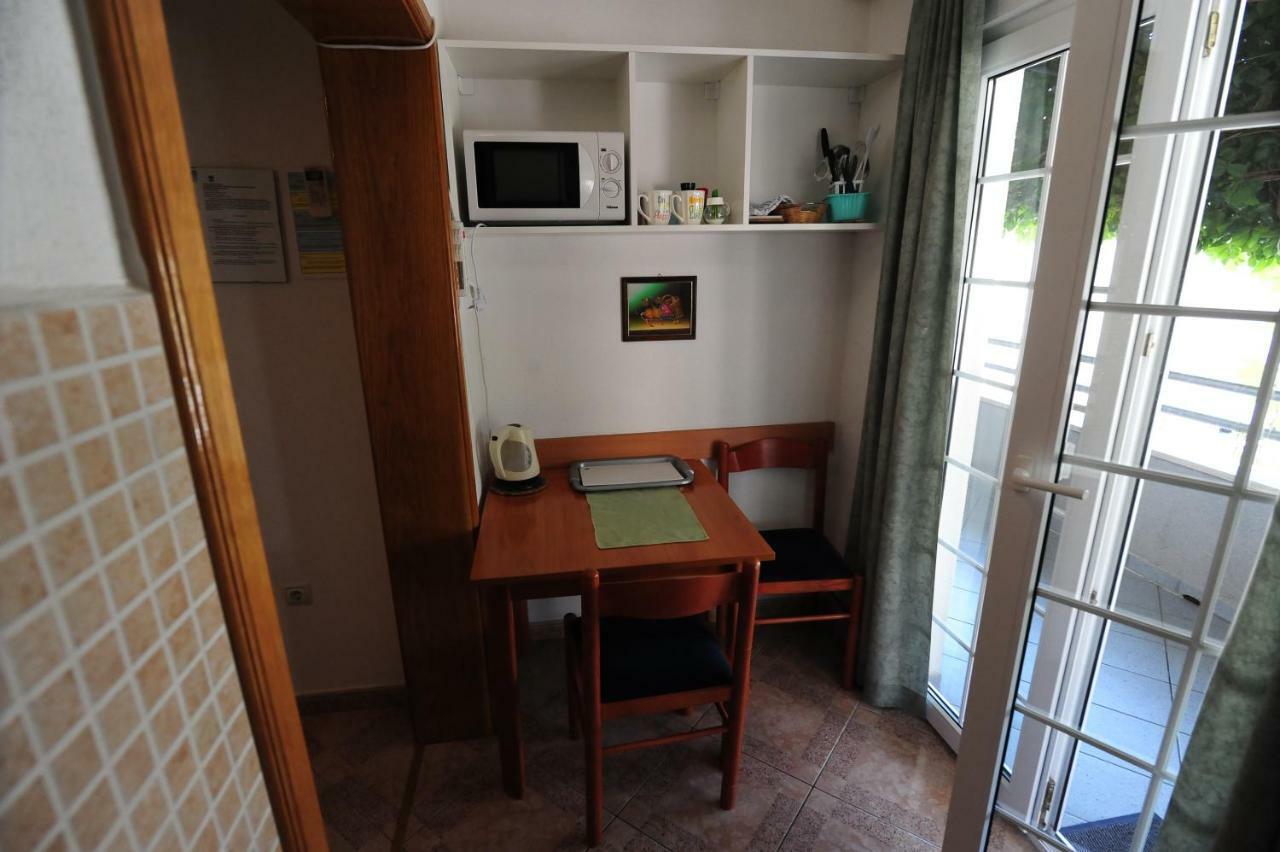 Milic Apartments Макарска Экстерьер фото